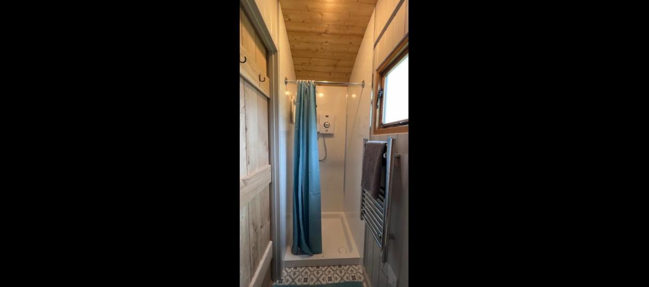 Shepherds Hut At Cedar Gables Lamberhurst Exterior foto